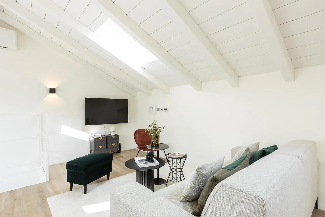 *Villa Olivo*With Private Terrace & Jacuzzi + 3Bedrooms Milano İtalya